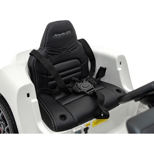 Lakierowanie pojazdu Porsche 718 na biało