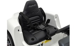Lakierowanie pojazdu Porsche 718 na biało