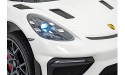 Lakierowanie pojazdu Porsche 718 na biało
