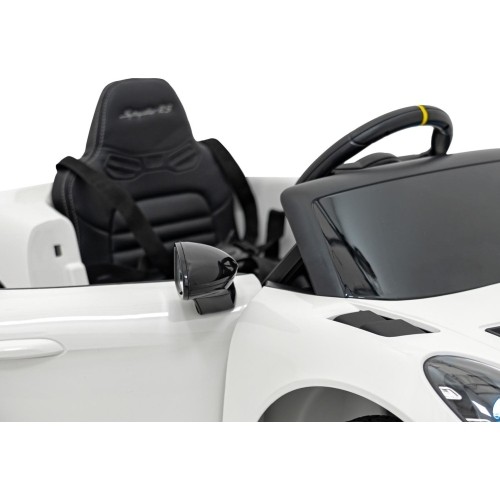 Lakierowanie pojazdu Porsche 718 na biało