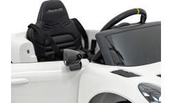 Lakierowanie pojazdu Porsche 718 na biało