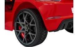 Pojazd Porsche 718 z czerwonym lakierem