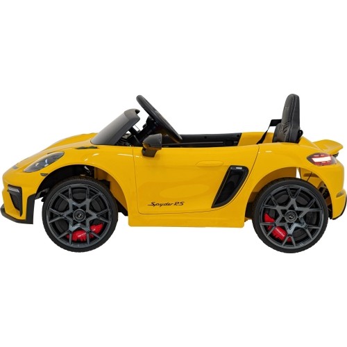 Pojazd Porsche 718 malowany na żółto