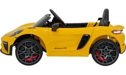 Pojazd Porsche 718 malowany na żółto