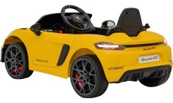 Pojazd Porsche 718 malowany na żółto