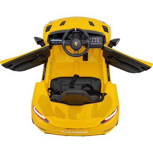 Pojazd Porsche 718 malowany na żółto