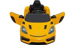 Pojazd Porsche 718 malowany na żółto
