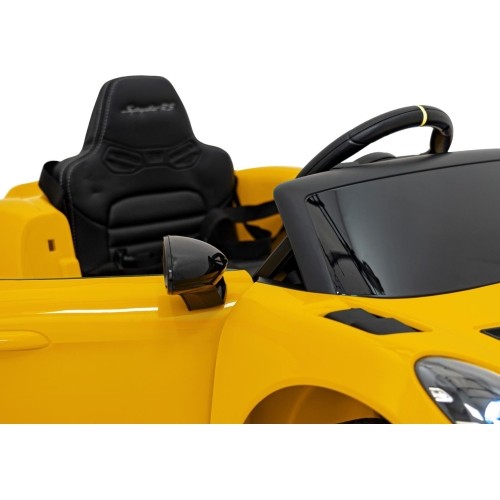 Pojazd Porsche 718 malowany na żółto