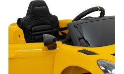 Pojazd Porsche 718 malowany na żółto