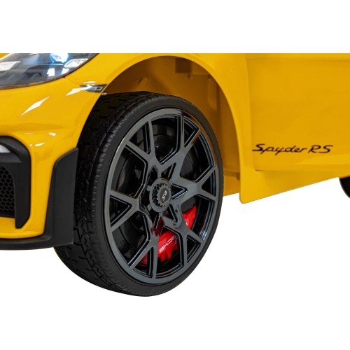 Pojazd Porsche 718 malowany na żółto