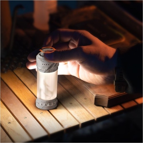 Zielona latarka kempingowa Fenix CL22R