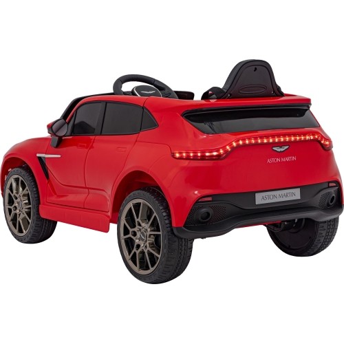 Aston Martin DBX pojazd czerwony