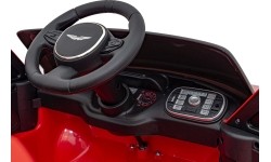 Aston Martin DBX pojazd czerwony