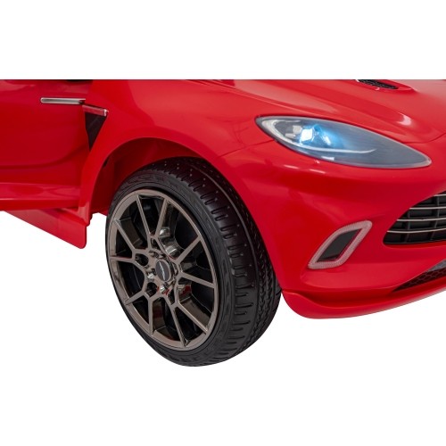 Aston Martin DBX pojazd czerwony
