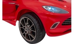 Aston Martin DBX pojazd czerwony