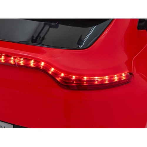 Aston Martin DBX pojazd czerwony
