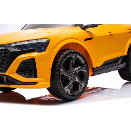 Audi SQ8 pojazd Żółty