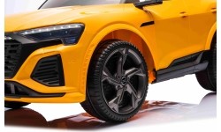 Audi SQ8 pojazd Żółty