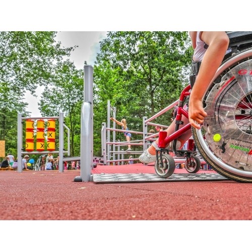 Wielofunkcyjny zestaw integracyjny dla osób na wózkach inwalidzkich Inter-Play Centaur