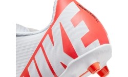 Buty piłkarskie Nike Jr Vapor 15 Club FG/MG dla młodzieży białe DJ5958 600