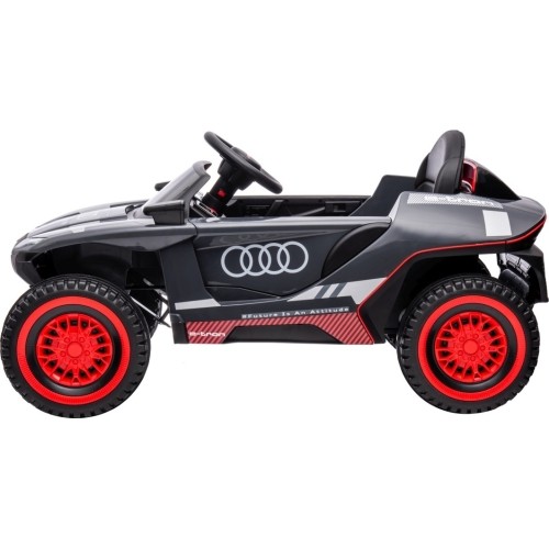 Pojazd Audi RSQ E-TRON w kolorze szarym