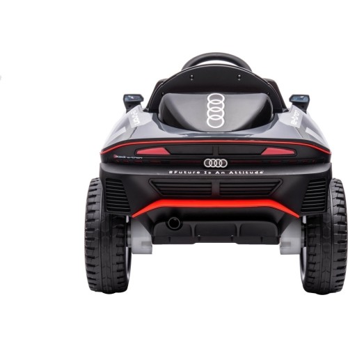 Pojazd Audi RSQ E-TRON w kolorze szarym