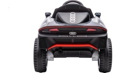 Pojazd Audi RSQ E-TRON w kolorze szarym