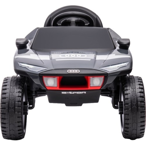 Pojazd Audi RSQ E-TRON w kolorze szarym