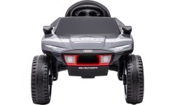 Pojazd Audi RSQ E-TRON w kolorze szarym