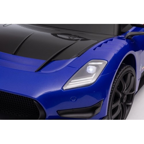 Maserati MC20 GT2 pojazd niebieski