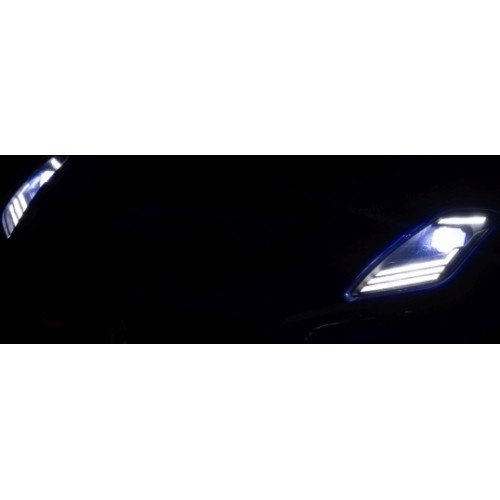 Maserati MC20 GT2 pojazd niebieski