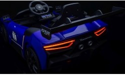 Maserati MC20 GT2 pojazd niebieski