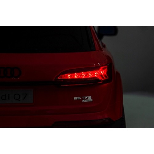 Audi Q7 NEW LIFT pojazd czerwony