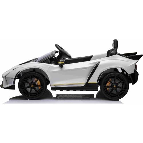 Biały pojazd Lamborghini Invencible