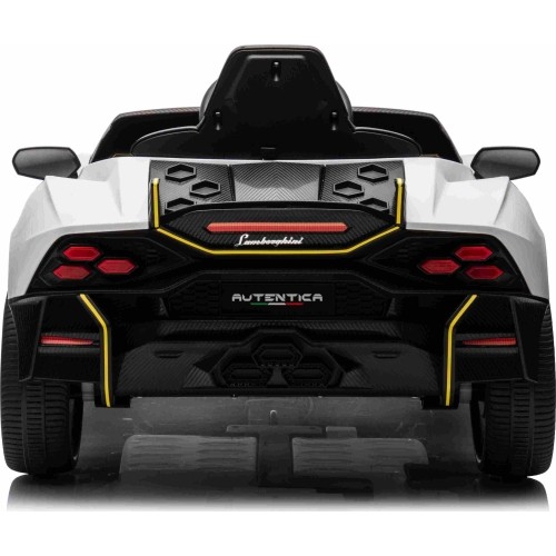 Biały pojazd Lamborghini Invencible