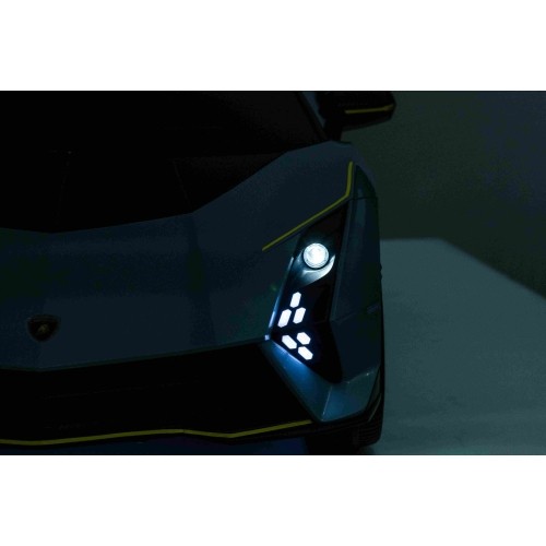 Biały pojazd Lamborghini Invencible