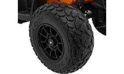 Quad Mclaren Racing MCL 35 pojazd pomarańczowy
