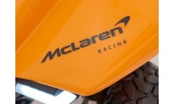 Quad Mclaren Racing MCL 35 pojazd pomarańczowy