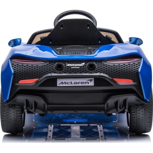 Niebieski pojazd Mclaren Artura
