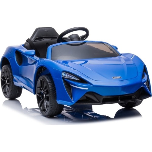 Niebieski pojazd Mclaren Artura