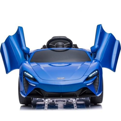 Niebieski pojazd Mclaren Artura