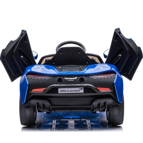 Niebieski pojazd Mclaren Artura