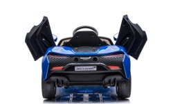 Niebieski pojazd Mclaren Artura