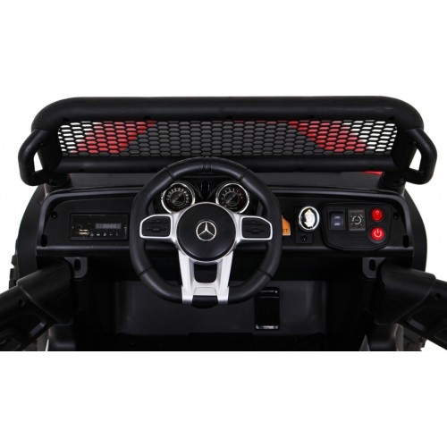 Pojazd Mercedes BENZ UNIMOG czerwony