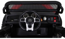 Pojazd Mercedes BENZ UNIMOG czerwony