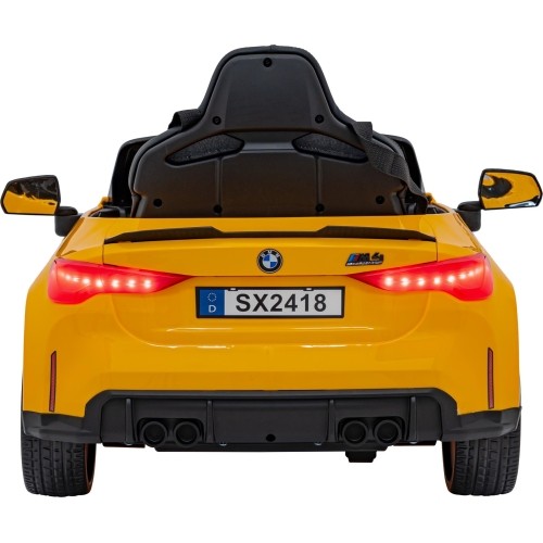 Pojazd elektryczny BMW M4, żółty