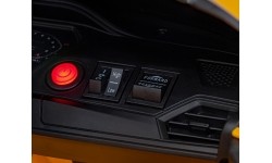 Pojazd elektryczny BMW M4, żółty