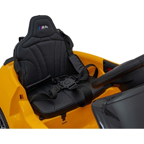 Pojazd elektryczny BMW M4, żółty