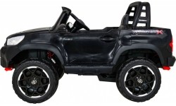 Pojazd elektryczny Toyota Hilux, czarny