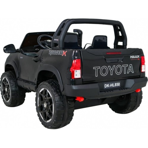 Pojazd elektryczny Toyota Hilux, czarny